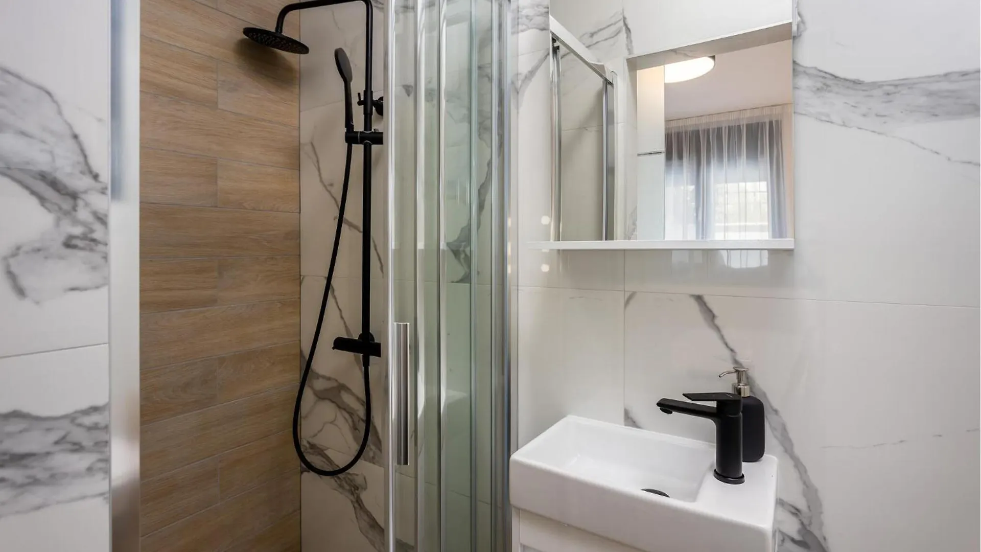 Amazing Apartment In Novi Vinodolski With Kitchen